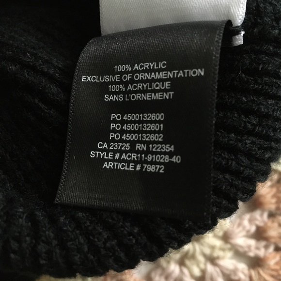 MAIN CHARACTER Aritzia Black Knit Hat Fox Pom Pom One Size - Picture 4 of 4